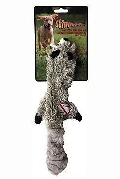 Novinka Hračka pes Mýval pískací 38cm Skinneeez